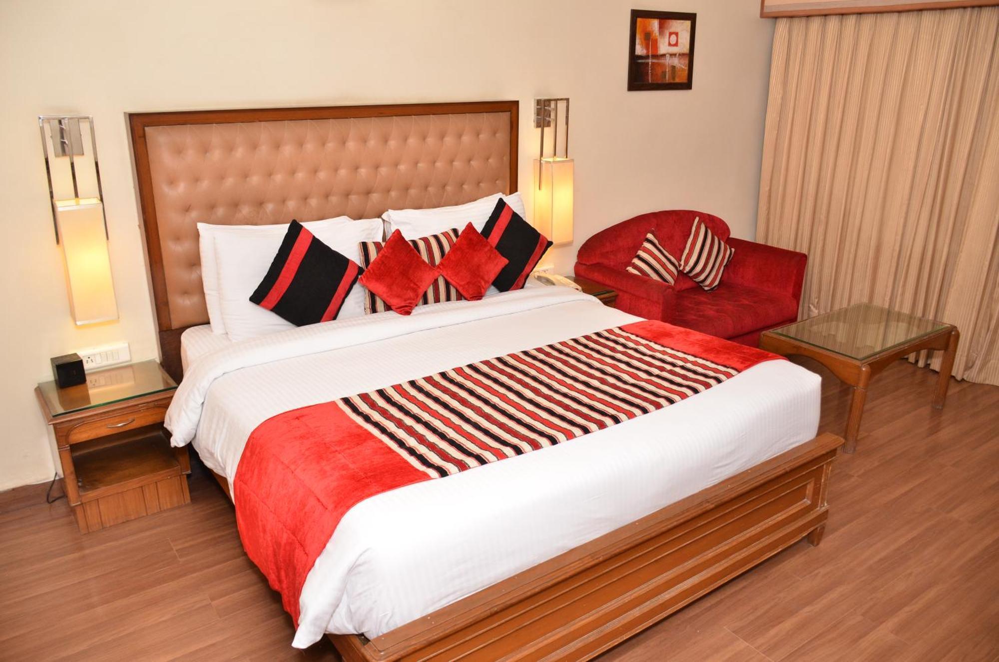 Regenta Place Amritsar By Royal Orchid Hotels Limited Extérieur photo